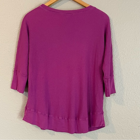 Splendid 3/4 length sleeve. Fuchsia colored waffle knit top. Women’s size XS. - Picture 3 of 5